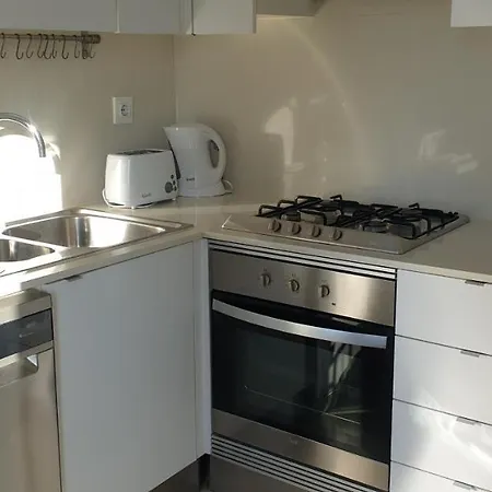 5min Walk From Subway Station & Free Parking Apartment *