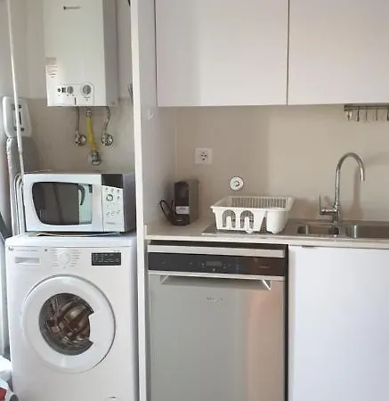 Free Parking & 5Min Walk To Subway Appartement