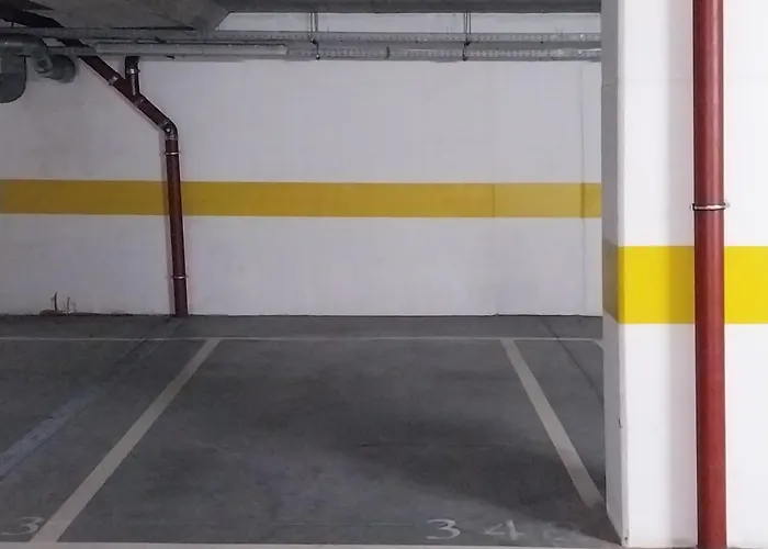 Free Parking & 5min Walk To Subway Appartamento
